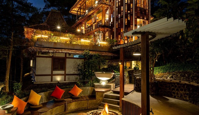TIRA VILAGNA SUITES & SPA