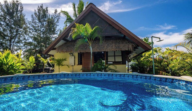Toahere Beach House - Beachfront - Pool - Pontoon