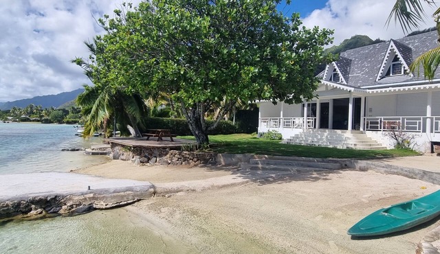 Très Belle Villa Bord de mer Avec Plage Privée