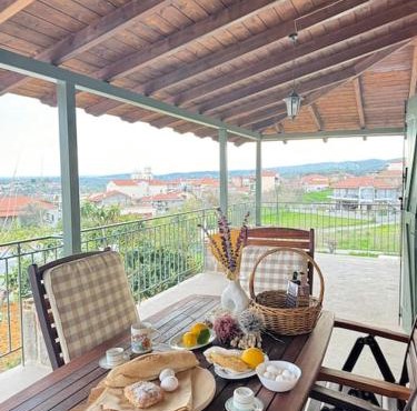 Traditional maisonette just 15' from Kalamata