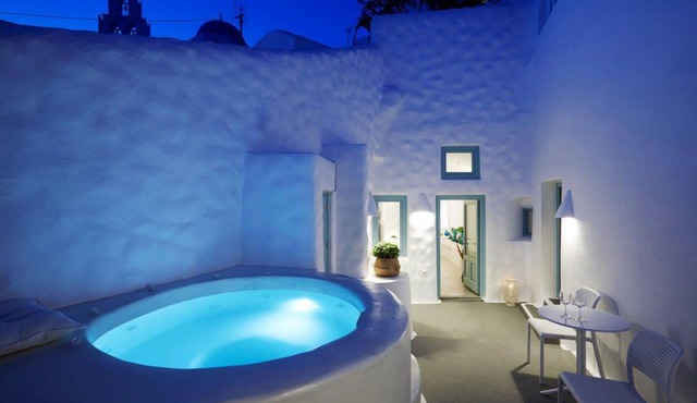 Two Bedroom Villa with Private Outdoor Jacuzzi