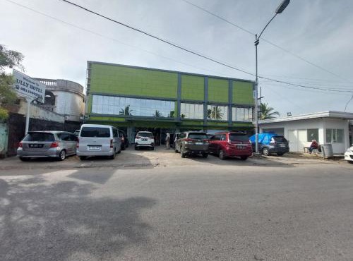 Ully Hotel Solok