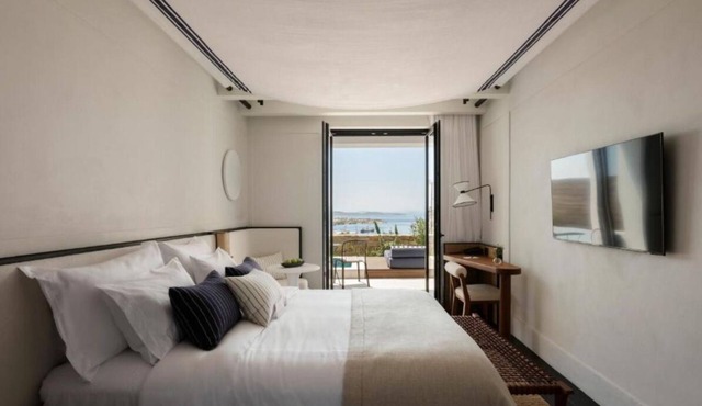Unique Suite w/Outdoor Hot Pool & Panoramic Sea Views – Great for a Zen Escape
