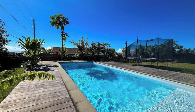 Upper-level house, terrace & shared swimming pool - Fare Fei