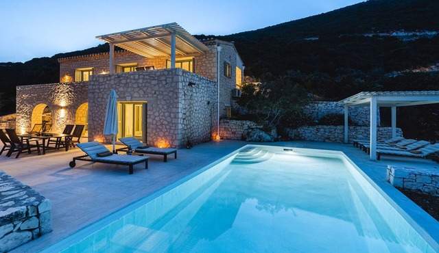 Urania, private villa Helios, private pool, endless sea views, near beaches