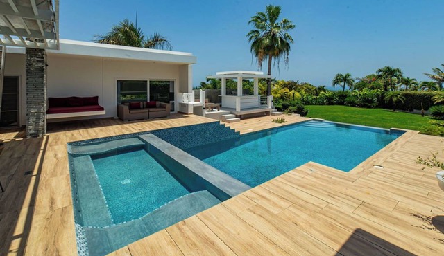 V06 Casa Corazón · 3-level black pool Villa W/ jet tub & rooftop