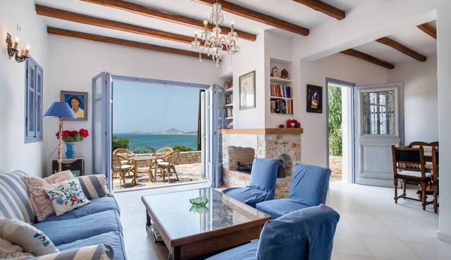 Vacation Home "On a Magnificent Sandy Beach" with Sea View, Terrace & Wi-Fi