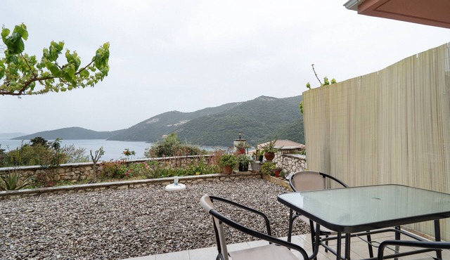 Vardia Room Apartment with Sea View, Wi-Fi and Air Conditioning