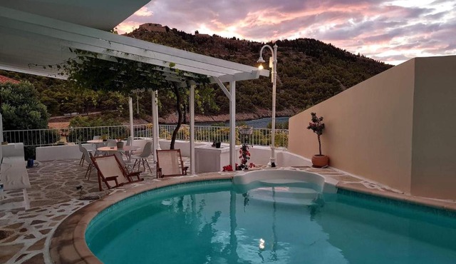 Vassilis Retreat