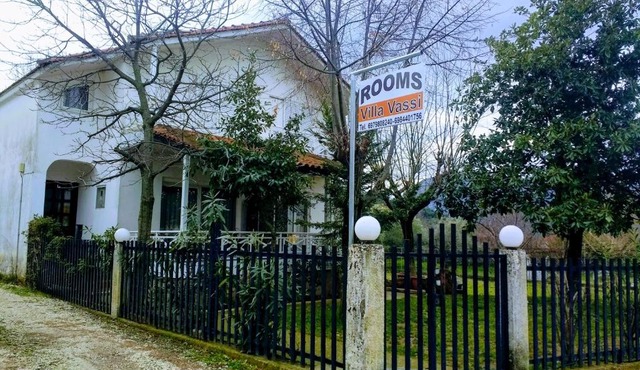 Vila Vasi- Μodern maisonette view Meteora
