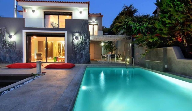 Villa Adam – Elegant 6-Bedroom Villa with Private Pool & Sea Views