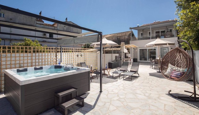 Villa 'Aggelle' with Private Terrace, Wi-Fi and Air Conditioning