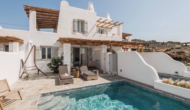Villa Aggelos Is A Family Friendly, Pet Friendly Close To The Beach And To Town.