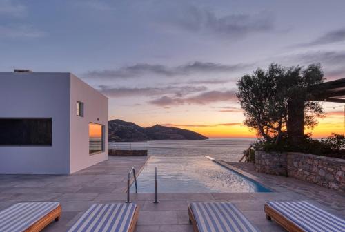 Villa Aiolos Glaros - Seafront Retreat near Agios Nikolaos