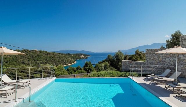 Villa Akoni - Three Bedroom Villa, Sleeps 6