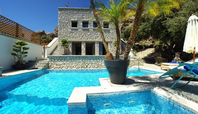Villa Althea - Private Heated Pool, WiFi and AC