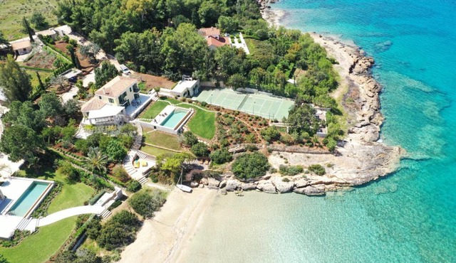 Villa Aria - Luxury Beachfront Villa with Pool and Tennis Court