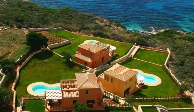 Villa B, Brio Exclusive | 4BR Seafront Family Villa with Private Pool & Jetty
