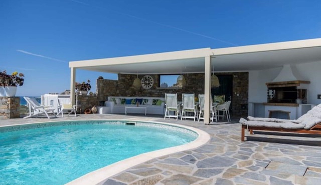 Villa Bella, Mikri Vigla. Private pool, jacuzzi & amazing views. Sleeps 10+.
