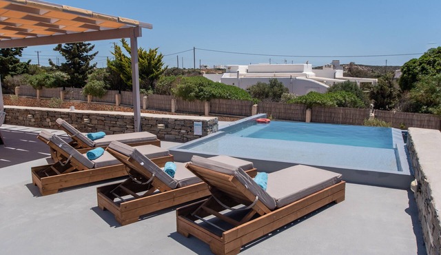 Villa 'Blue Bell Resort Sunset' with Private Pool, Wi-Fi and Air Conditioning