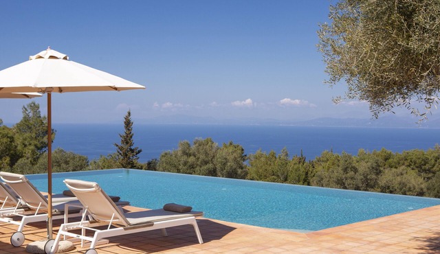Villa Borsa: Secluded Retreat with Sea Views, Gym and near famous beaches