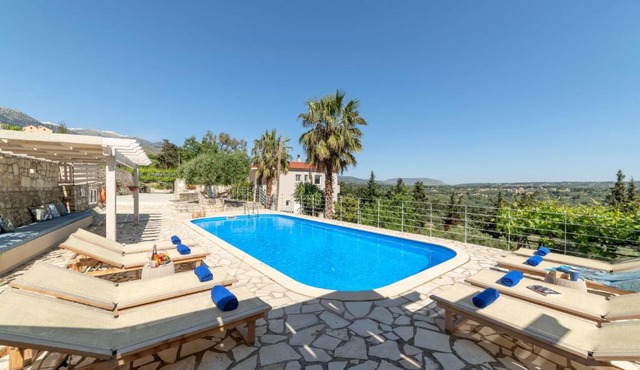 Villa Chrysallis with heated pool