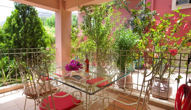 Villa Dioni, Stamoulis villas at the heart of the island