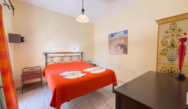 Villa Eleni Seaside Apartments-40 meters from Beach