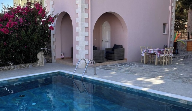 Villa Elpida (Kefalas) Detached house with seaview & private pool