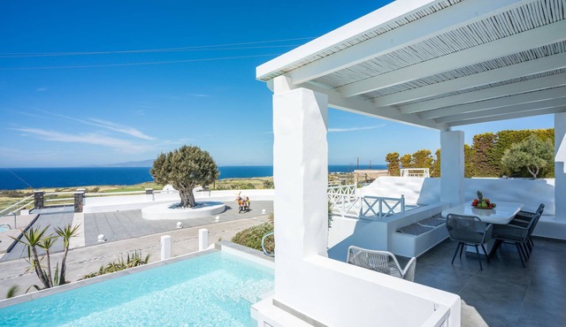 Villa 'EMERALD'- Private Pool & Private Outdoor Heated Hydromassage Spa
