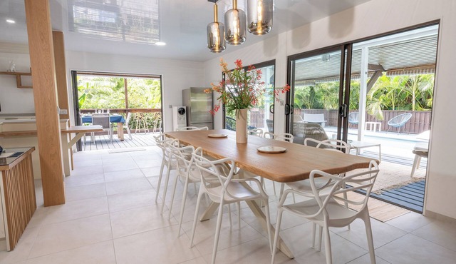 Villa fully equipped, for 8, swimming pool, 4 air-conditioned bedrooms