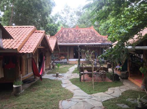 Villa Hembers Surf Camp