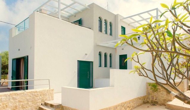Villa in Gerani with Pool and Sea Views