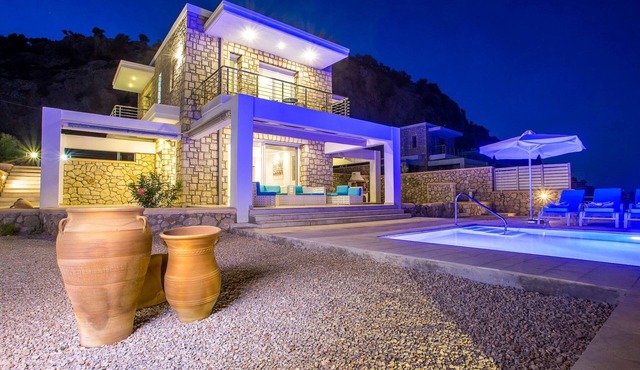 Villa in Rhodes with Infinity Pool & BBQ