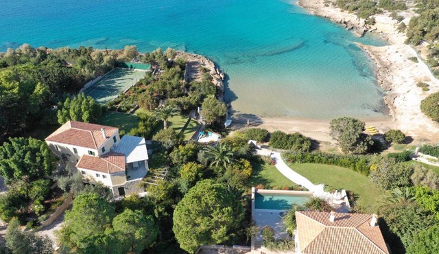 Villa Iris - Luxury traditional beachfront villa with swimming pool