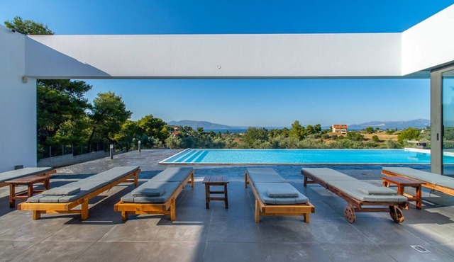 Villa Karra - Four Bedroom Villa, Sleeps 8
