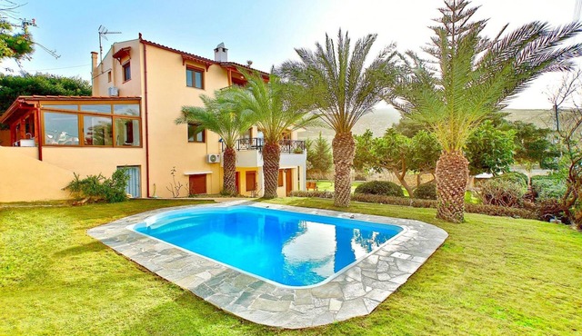 Villa Karteros with private swimming pool