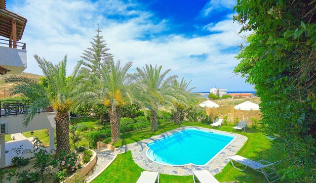 Villa Karteros with private swimming pool