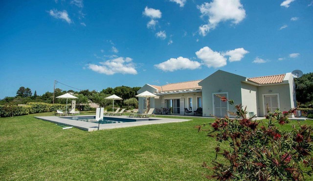 Villa La Vie - Three Bedroom Villa, Sleeps 6