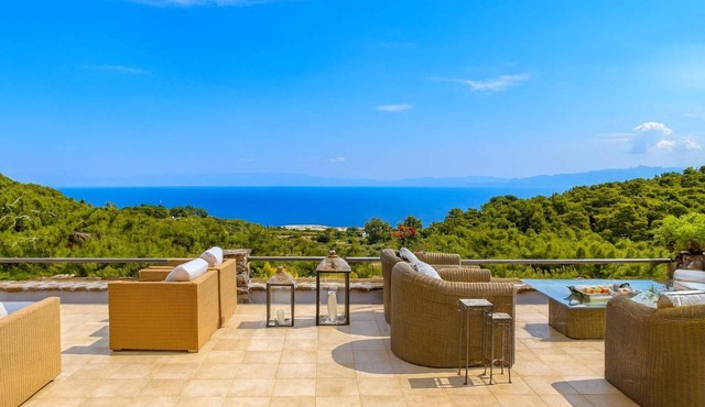Villa Laurette Kratigos, Private Escape with Views