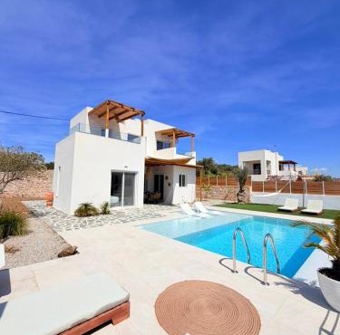 Villa Livia- panoramic view with pool and beautiful garden