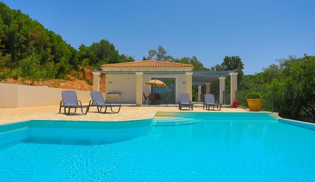 Villa Loki: Brand New, Large infinity pool, WiFi, Sea Views