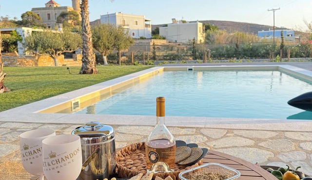Villa Loretta: Pool, Jacuzzi & Organic Garden. 2 min from the beach!