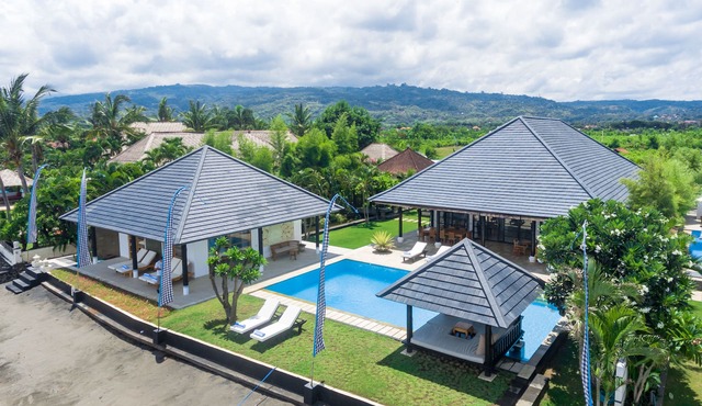 Villa Lovina-beach 1, luxury 5 * villa, staff, beachfront, pool, free boattrip