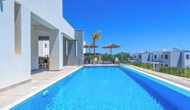 Villa Maia - Three Bedroom Villa, Sleeps 6