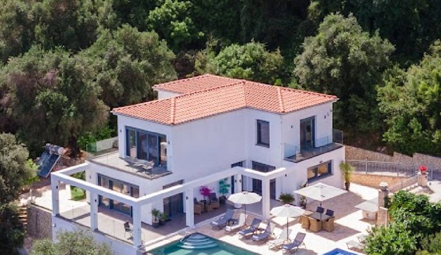 Villa Michael. Doukades Corfu. Heated pool and jacuzzi.