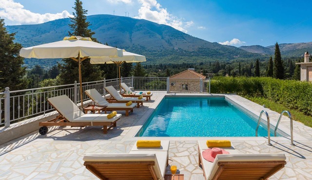 Villa Miranda Elis by Villa Plus
