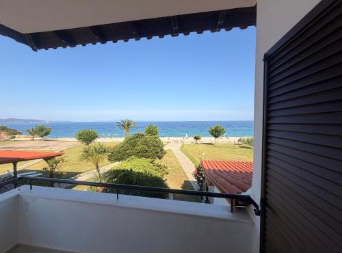 Villa Nikoleta - Beach Front luxury villa with beach access