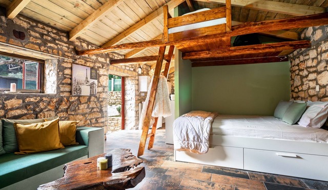 Villa 'Nikos' with Mountain View, Wi-Fi and Air Conditioning