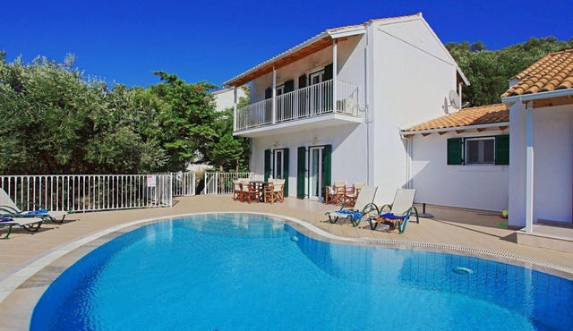 Villa Oneiro in Apraos